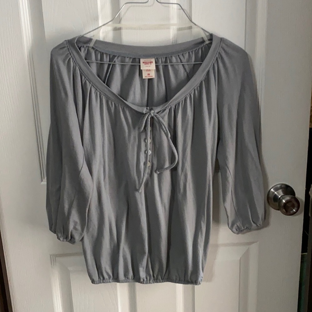 Gray top